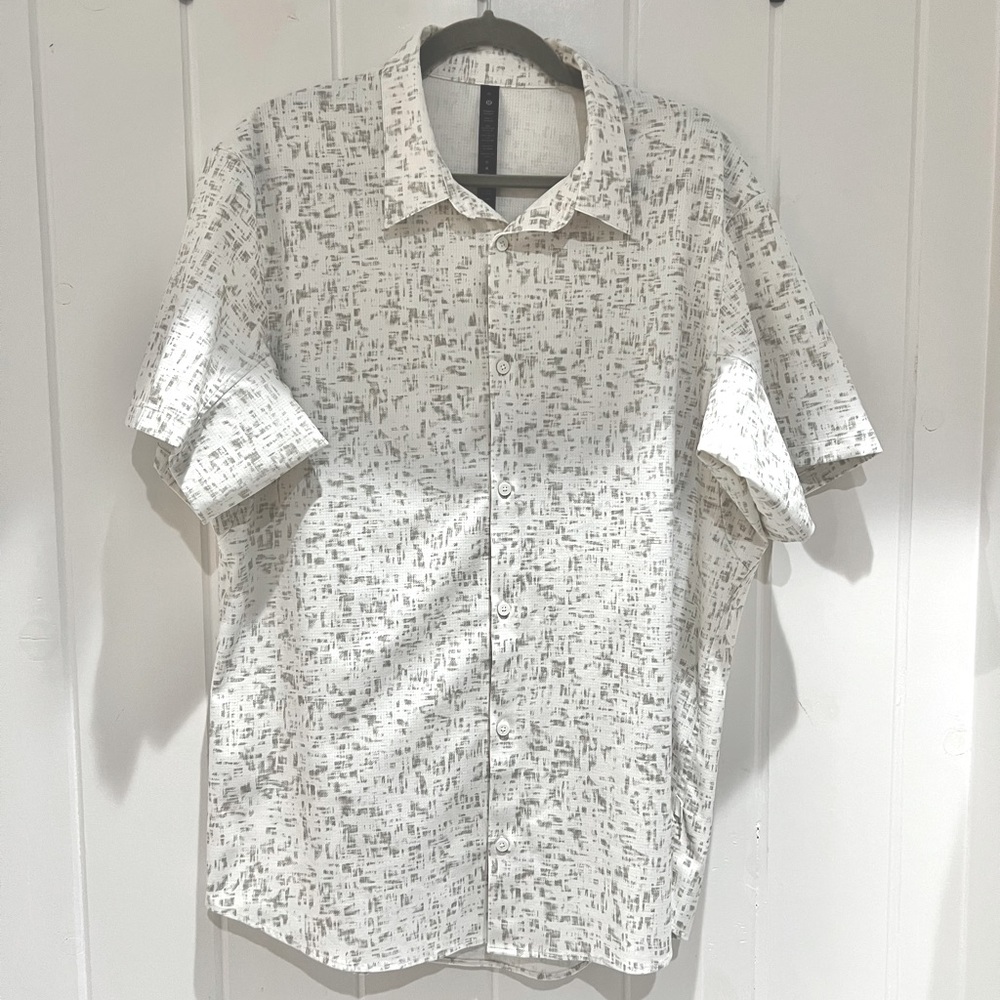 Men’s Lululemon button down shirt